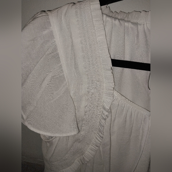 Entra white flutter sleeve top size small - Picture 5 of 10